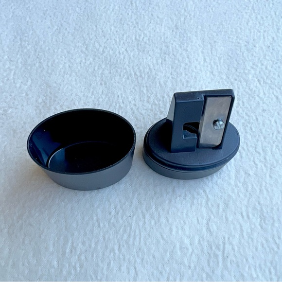 N.Y.C. Makeup Pencil sharpener - Picture 3 of 3